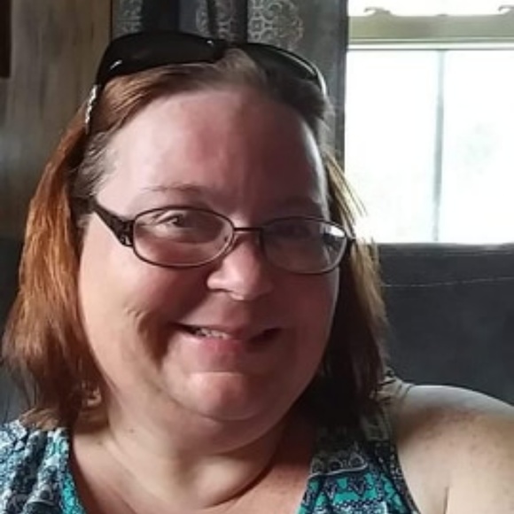 Meet your Posher, Amanda - Picture 2 of 2